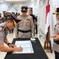 Kombes Pol Endrastiawan Setyowibowo, S.I.K., M.H., resmi menjabat Kepala Bidang Hubungan Masyarakat (Kabid Humas) Polda Sulawesi Utara setelah dilantik Kapolda Sulut Irjen Pol Yudo Hermanto, S.I.K., M.M., Kamis (15/10/2026).