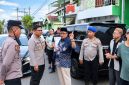 Polresta Manado menyalurkan bantuan kebutuhan pokok dan membuka layanan pemeriksaan kesehatan gratis bagi warga terdampak kebakaran di Kelurahan Sindulang Satu, Lingkungan I, Kecamatan Tuminting, Rabu (14/10/2026).