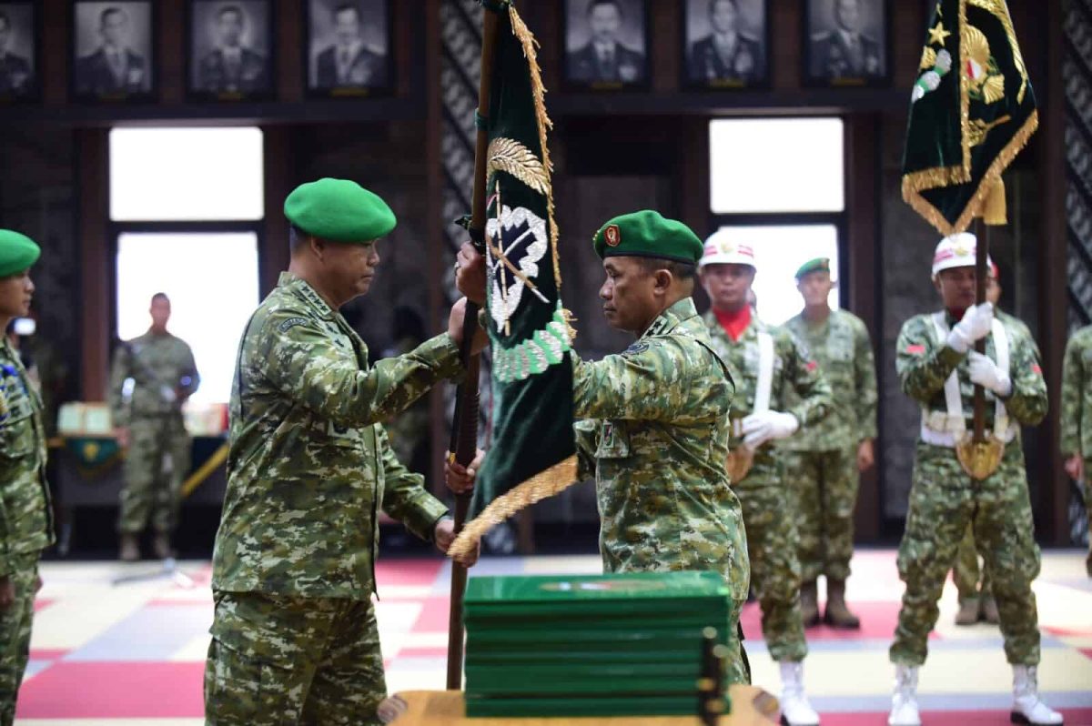 Kasad Jenderal TNI Tandyo Budi R. memimpin serah terima jabatan (sertijab) dan alih Komando dan Pengendalian (Kodal) tersebut di Aula A.H. Nasution, Markas Besar Angkatan Darat (Mabesad), Jakarta, Jumat (16/10/2026).