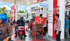 Antrean BBM Mengular di Sulut, Polisi Turun Jaga SPBU