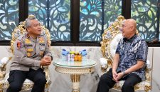 Kapolda Sulut Irjen Pol Yudo Hermanto bersama pimpinan PT Pertamina Patra Niaga Regional Sulawesi di ruang kerja Kapolda, Jumat (16/10/2026) malam.