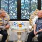 Kapolda Sulut Irjen Pol Yudo Hermanto bersama pimpinan PT Pertamina Patra Niaga Regional Sulawesi di ruang kerja Kapolda, Jumat (16/10/2026) malam.
