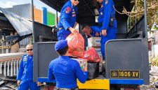 Direktorat Polisi Perairan dan Udara (Ditpolairud) Polda Sulawesi Utara turun langsung menemui warga sekaligus menyalurkan bantuan kemanusiaan, Sabtu (17/10/2026).