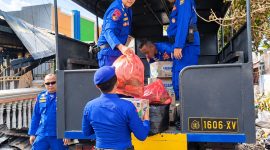 Direktorat Polisi Perairan dan Udara (Ditpolairud) Polda Sulawesi Utara turun langsung menemui warga sekaligus menyalurkan bantuan kemanusiaan, Sabtu (17/10/2026).