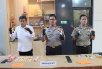 Polresta Manado mengungkap dua kasus dugaan peredaran narkotika jenis sabu dan obat keras jenis trihexyphenidyl. Dalam pengungkapan tersebut, polisi mengamankan dua tersangka berinisial M.S.M. (37) dan Z.M. alias I (26).
