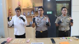 Polresta Manado mengungkap dua kasus dugaan peredaran narkotika jenis sabu dan obat keras jenis trihexyphenidyl. Dalam pengungkapan tersebut, polisi mengamankan dua tersangka berinisial M.S.M. (37) dan Z.M. alias I (26).