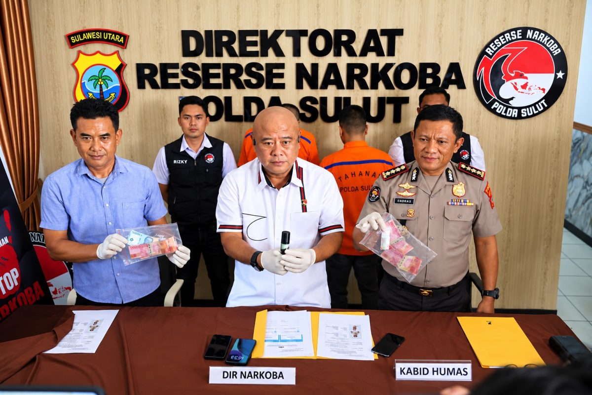 Direktorat Reserse Narkoba Polda Sulawesi Utara mengungkap dugaan peredaran narkotika golongan I jenis liquid sintetis yang mengandung Pinaca di Kota Manado.
