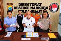 Direktorat Reserse Narkoba Polda Sulawesi Utara mengungkap dugaan peredaran narkotika golongan I jenis liquid sintetis yang mengandung Pinaca di Kota Manado.