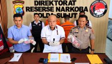 Direktorat Reserse Narkoba Polda Sulawesi Utara mengungkap dugaan peredaran narkotika golongan I jenis liquid sintetis yang mengandung Pinaca di Kota Manado.