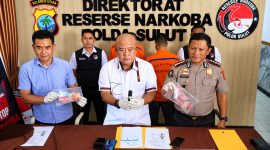 Direktorat Reserse Narkoba Polda Sulawesi Utara mengungkap dugaan peredaran narkotika golongan I jenis liquid sintetis yang mengandung Pinaca di Kota Manado.