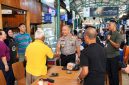 Kapolda Sulawesi Utara Irjen Pol. Yudho Hermanto, S.I.K., M.M., menyambangi Rumah Kopi Jalan Roda di Kelurahan Pinaesaan, Kecamatan Wenang, Kota Manado, Selasa (20/10/2026) pagi.