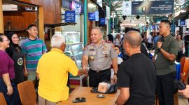 Kapolda Sulawesi Utara Irjen Pol. Yudho Hermanto, S.I.K., M.M., menyambangi Rumah Kopi Jalan Roda di Kelurahan Pinaesaan, Kecamatan Wenang, Kota Manado, Selasa (20/10/2026) pagi.
