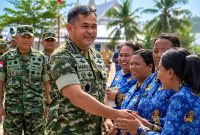 Wakil Panglima TNI Jenderal TNI Maruli Simanjuntak, M.Sc., didampingi Kepala Staf Kodam (Kasdam) XIII/Merdeka Brigjen TNI Wahyu Eko Purnomo, S.I.P., melakukan kunjungan kerja ke pulau terluar tersebut, Kamis (22/10/2026).