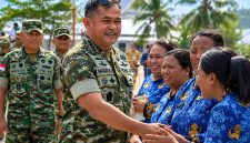 Wakil Panglima TNI Jenderal TNI Maruli Simanjuntak, M.Sc., didampingi Kepala Staf Kodam (Kasdam) XIII/Merdeka Brigjen TNI Wahyu Eko Purnomo, S.I.P., melakukan kunjungan kerja ke pulau terluar tersebut, Kamis (22/10/2026).