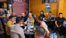 Kapolda berdialog dengan warga dan komunitas setempat, termasuk membahas situasi keamanan dan ketertiban masyarakat (kamtibmas).