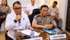 Konferensi pers di Mapolda Sulut, Rabu (27/10/2026), yang dipimpin Kabid Humas Polda Sulut Kombes Pol Endrastiawan Setyowibowo bersama Dirreskrimsus Kombes Pol FX Winardi Prabowo.