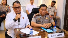 Konferensi pers di Mapolda Sulut, Rabu (27/10/2026), yang dipimpin Kabid Humas Polda Sulut Kombes Pol Endrastiawan Setyowibowo bersama Dirreskrimsus Kombes Pol FX Winardi Prabowo.