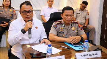 Konferensi pers di Mapolda Sulut, Rabu (27/10/2026), yang dipimpin Kabid Humas Polda Sulut Kombes Pol Endrastiawan Setyowibowo bersama Dirreskrimsus Kombes Pol FX Winardi Prabowo.