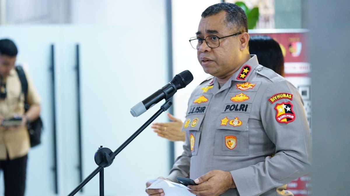 Kadivhumas Polri Irjen Pol. Johnny Eddizon Isir