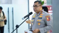 Kadivhumas Polri Irjen Pol. Johnny Eddizon Isir