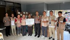 PT PLN (Persero) melalui program PLN Peduli berkolaborasi dengan Polda Sulawesi Utara menyalurkan bantuan kemanusiaan.