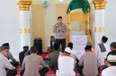 Kapolres Bolaang Mongondow Utara (Bolmut) AKBP Andhika Fitransyah saat melaksanakan kegiatan Jumat Keliling di Masjid Al-Munawar, Desa Boroko, Kecamatan Kaidipang.