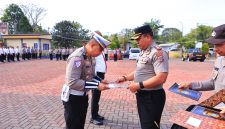 Polres Tomohon memberikan penghargaan kepada personel yang dinilai berhasil dalam pengawasan penyaluran BBM bersubsidi dan pengungkapan kasus pencurian kendaraan bermotor.