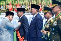 Presiden Prabowo Subianto menganugerahkan Tanda Kehormatan Bintang Mahaputera kepada tujuh tokoh Tentara Nasional Indonesia (TNI) pada Upacara Peringatan Hari Ulang Tahun Ke-81 TNI Tahun 2026 di Cilangkap, Jakarta, pada Senin, 5 Oktober 2026. Foto: BPMI Setpres/Muchlis Jr